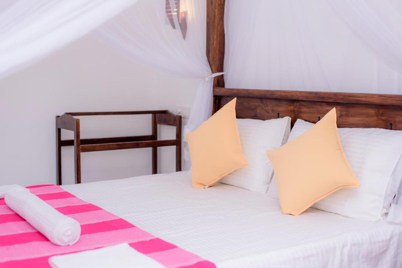 Scenery River Star Hotel Хикадува Екстериор снимка