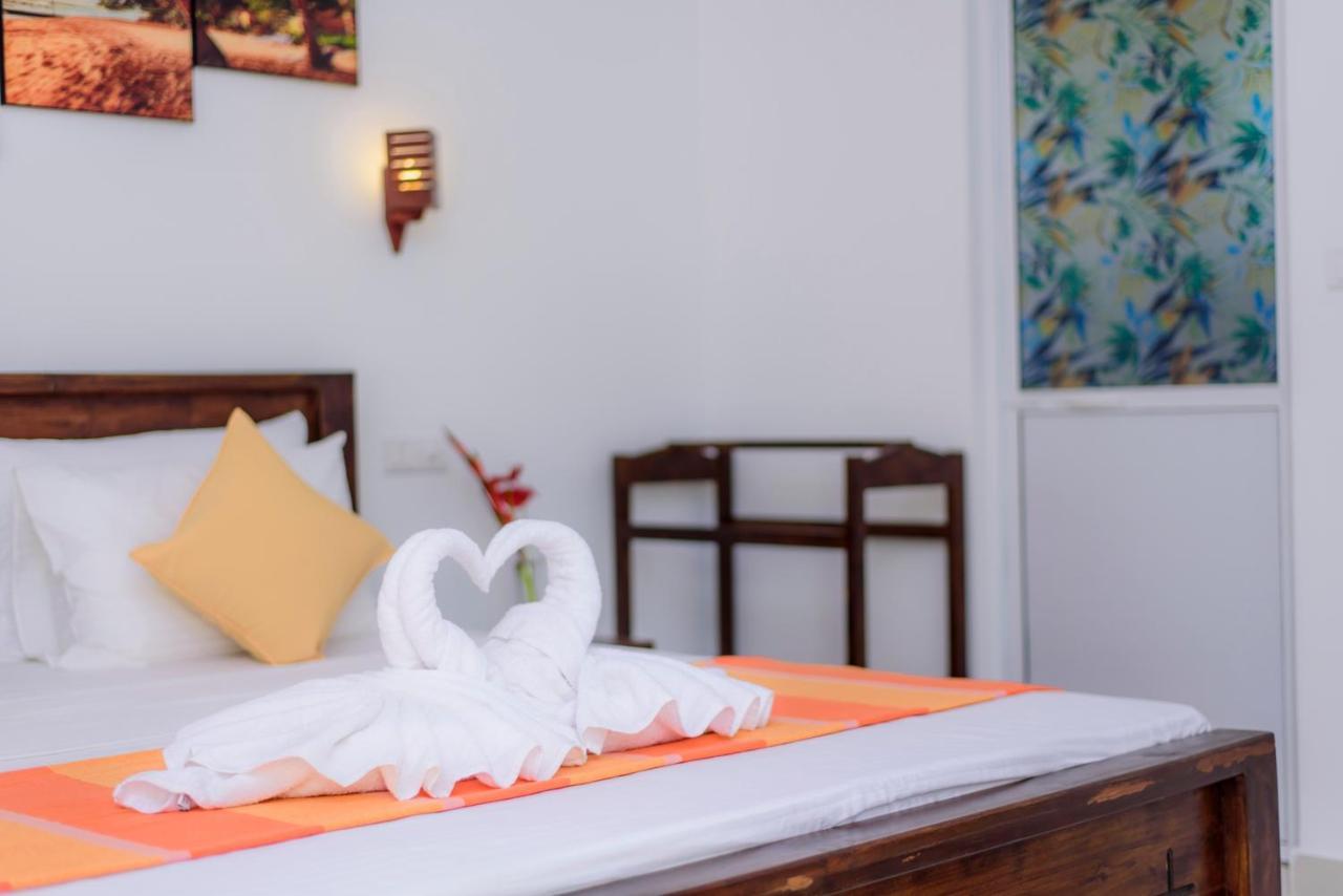 Scenery River Star Hotel Хикадува Екстериор снимка