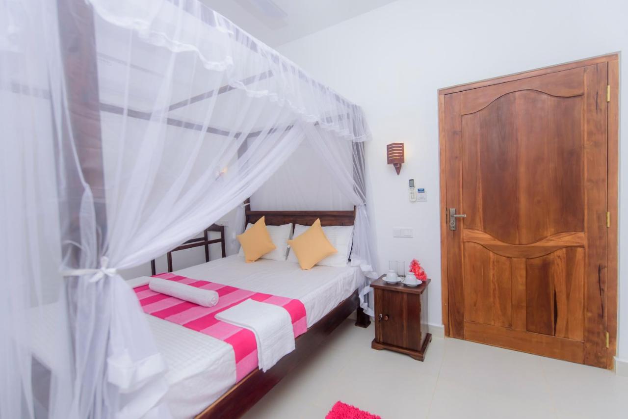 Scenery River Star Hotel Хикадува Екстериор снимка