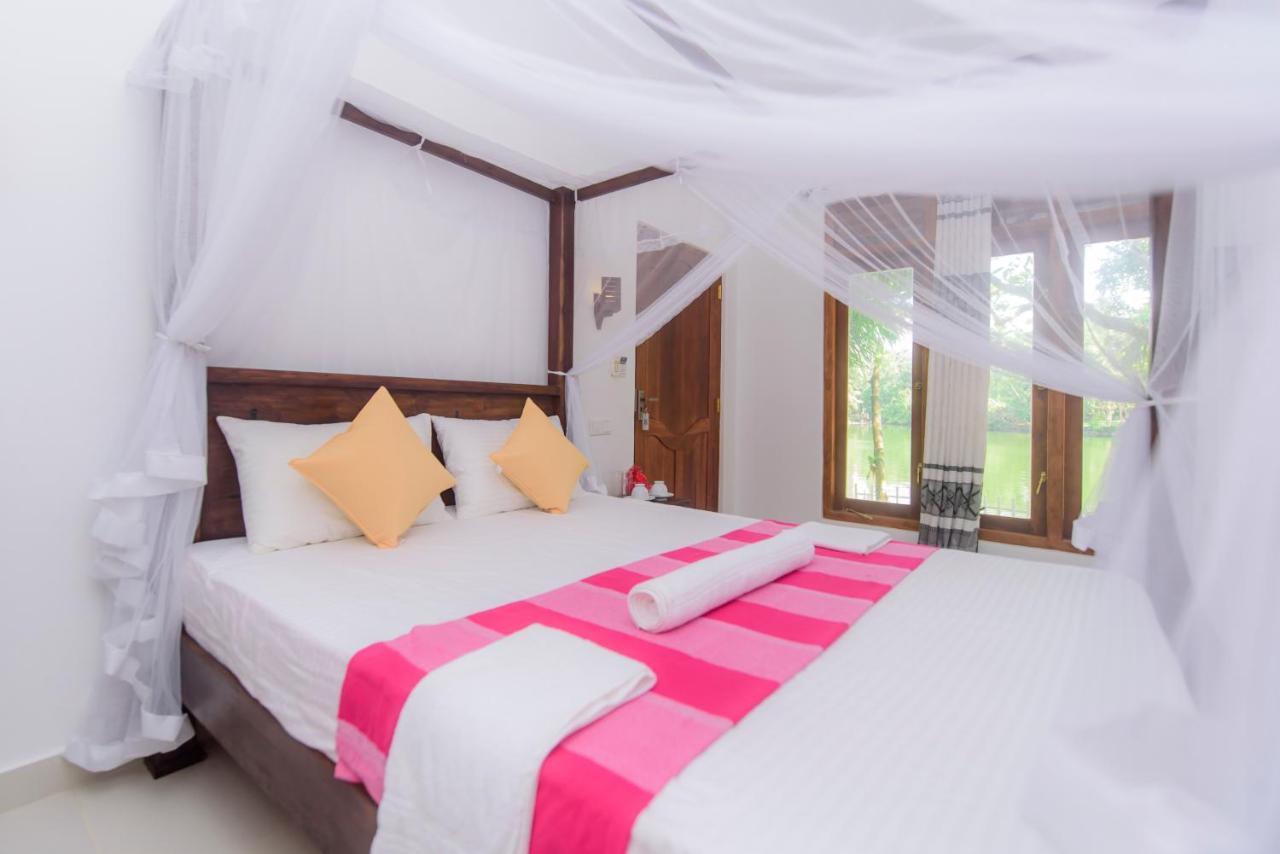 Scenery River Star Hotel Хикадува Екстериор снимка