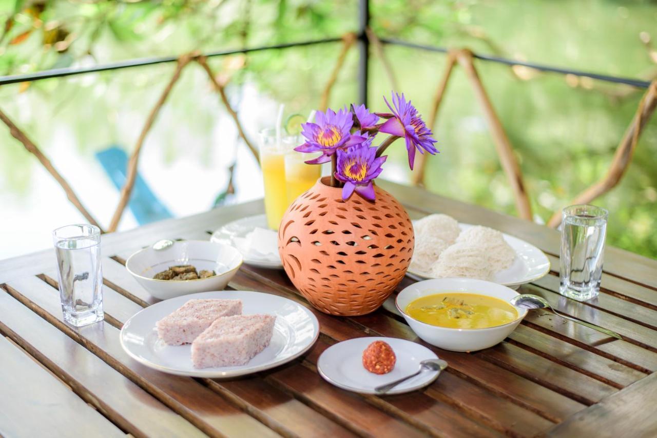 Scenery River Star Hotel Хикадува Екстериор снимка