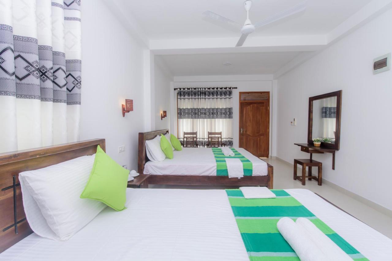 Scenery River Star Hotel Хикадува Екстериор снимка