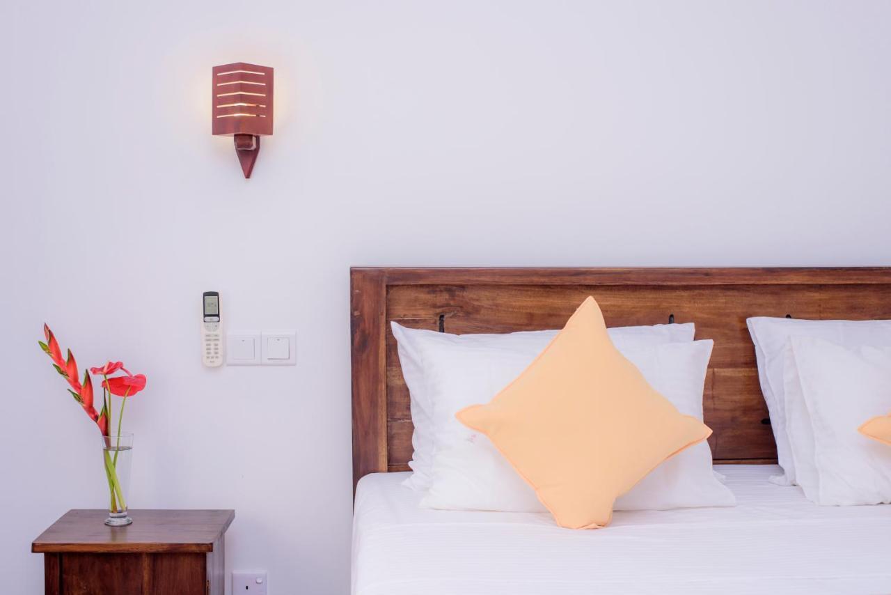 Scenery River Star Hotel Хикадува Екстериор снимка