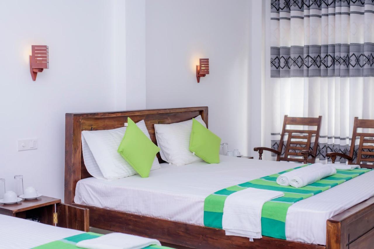 Scenery River Star Hotel Хикадува Екстериор снимка