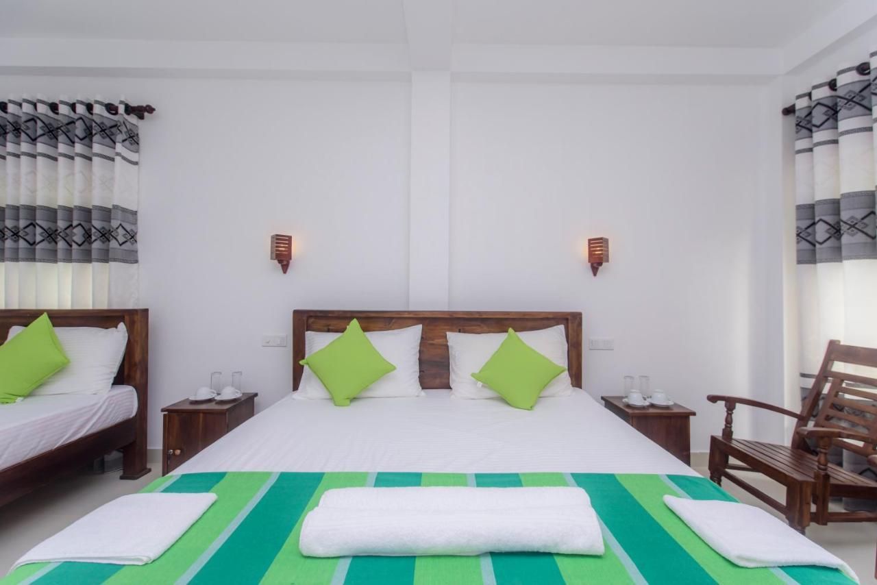 Scenery River Star Hotel Хикадува Екстериор снимка