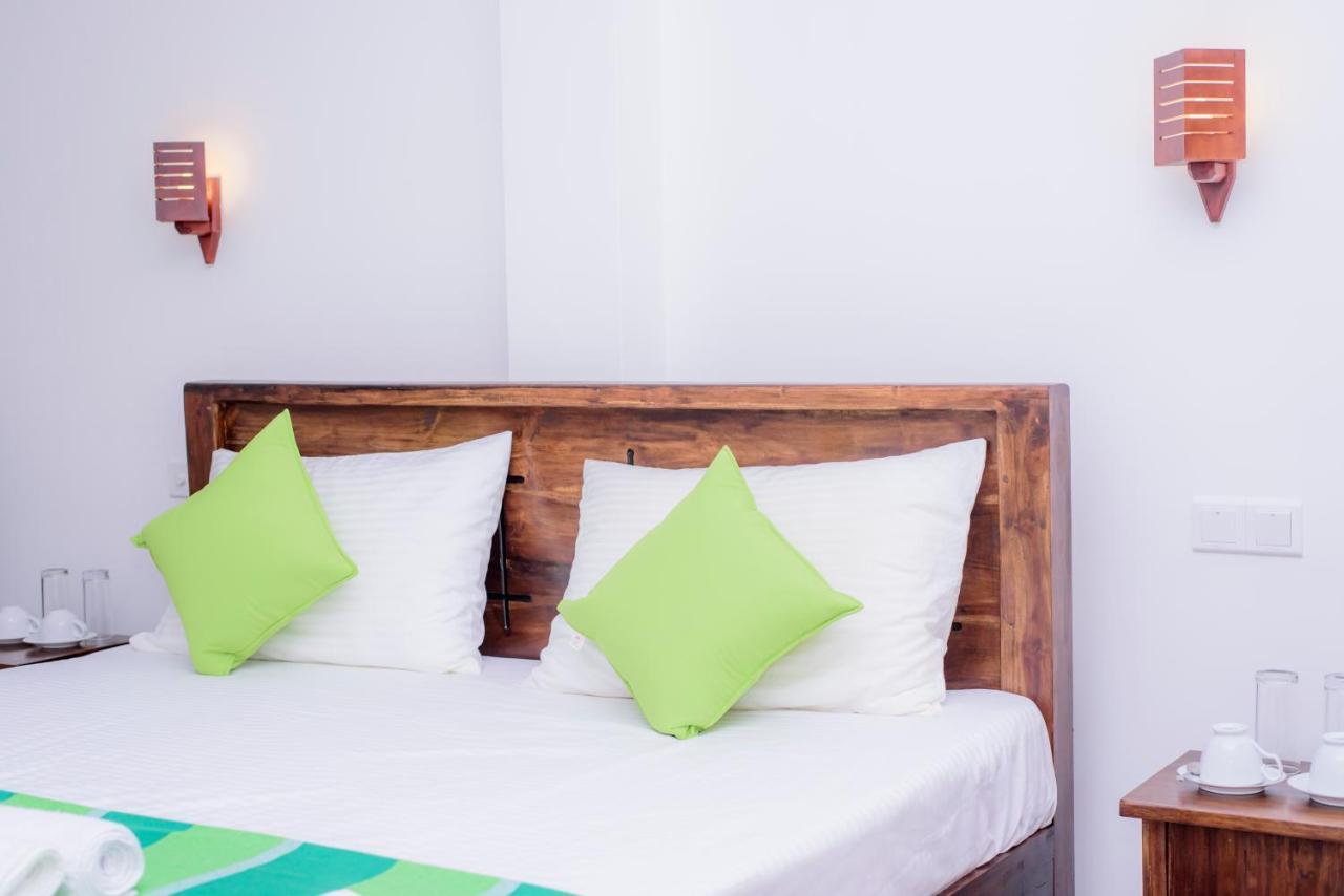 Scenery River Star Hotel Хикадува Екстериор снимка